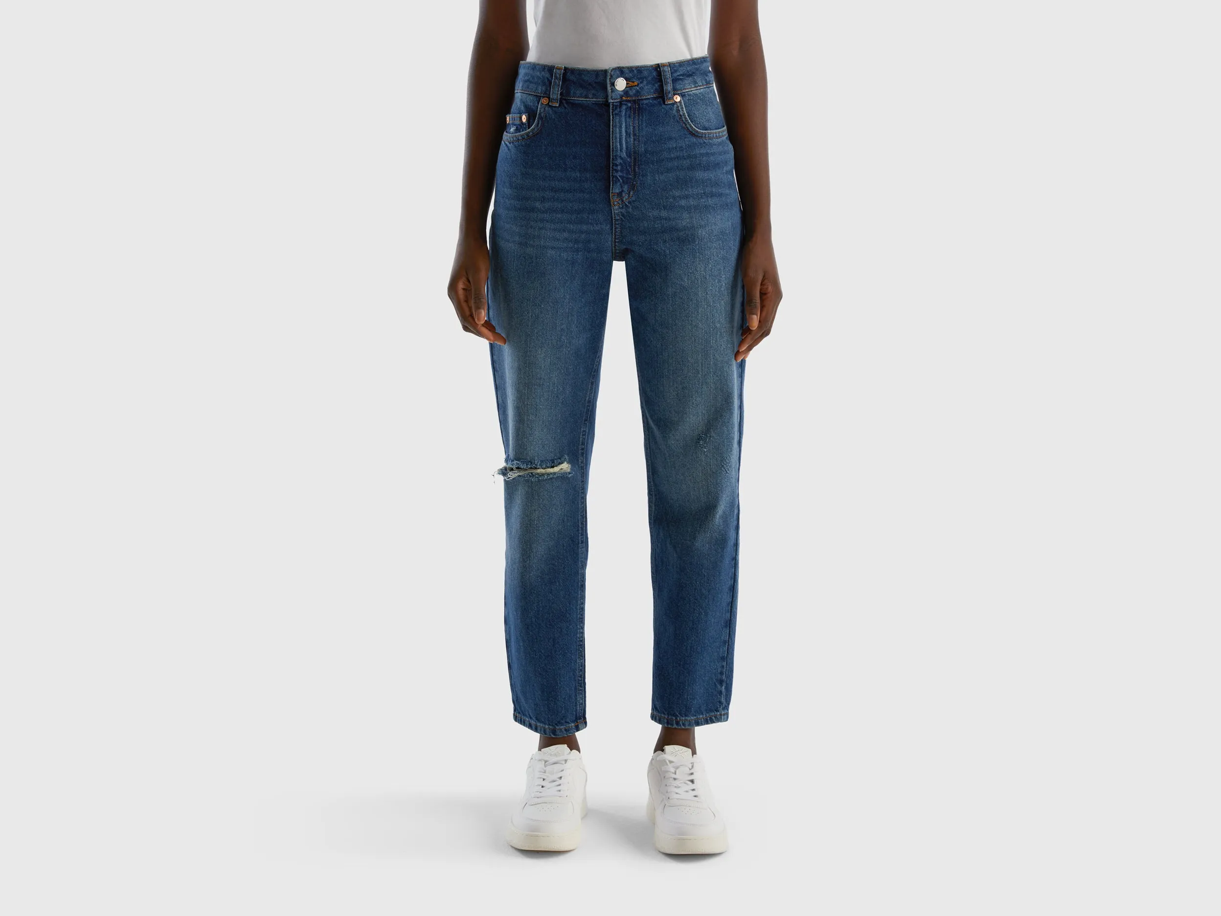 Cropped high-waisted jeans