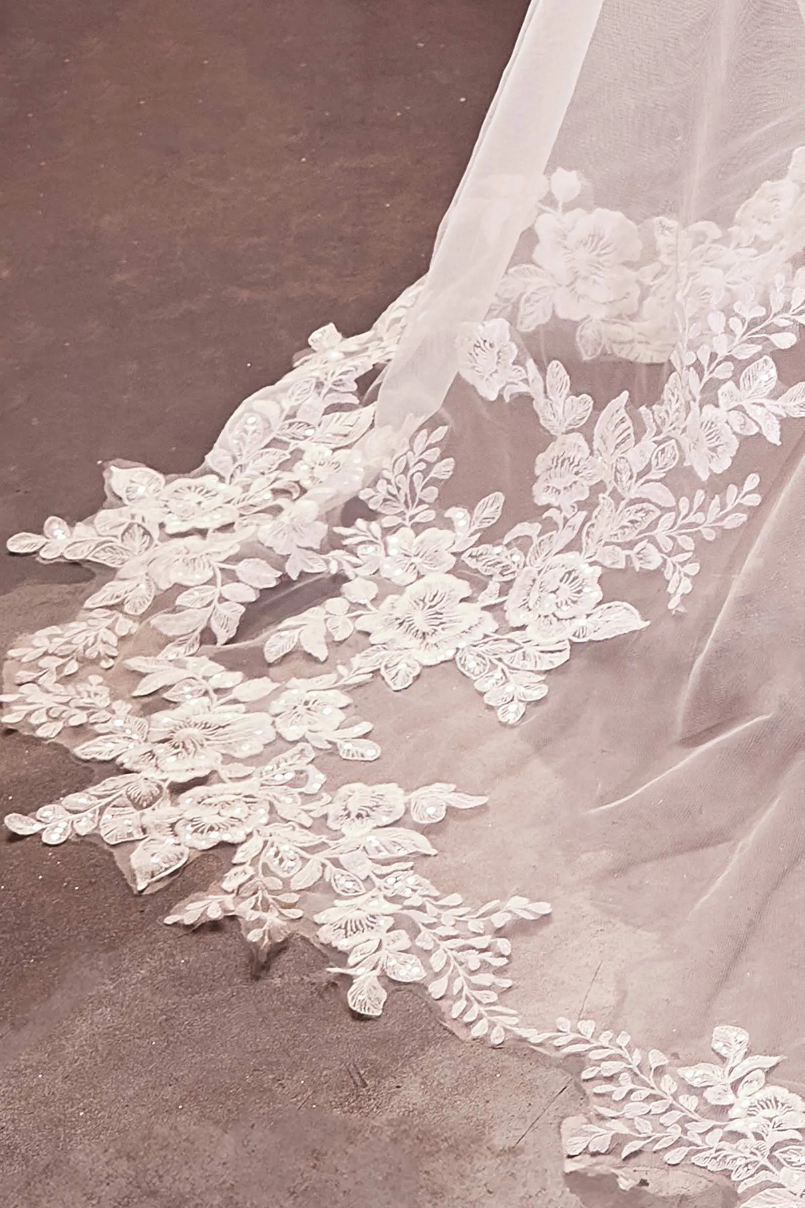 Floral Scalloped Lace Royal Veil