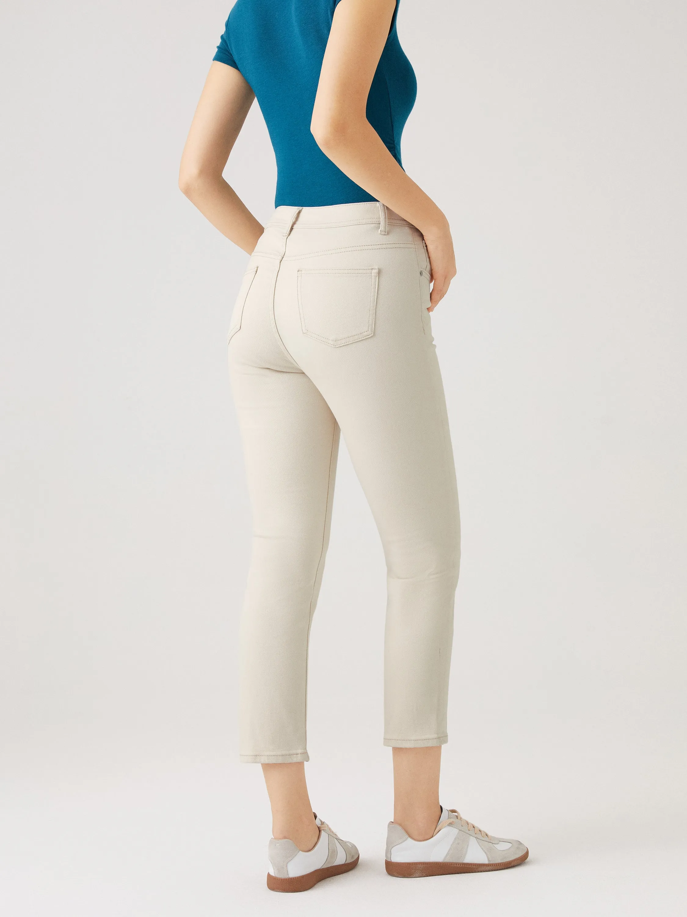 High-waisted Taper Jeans