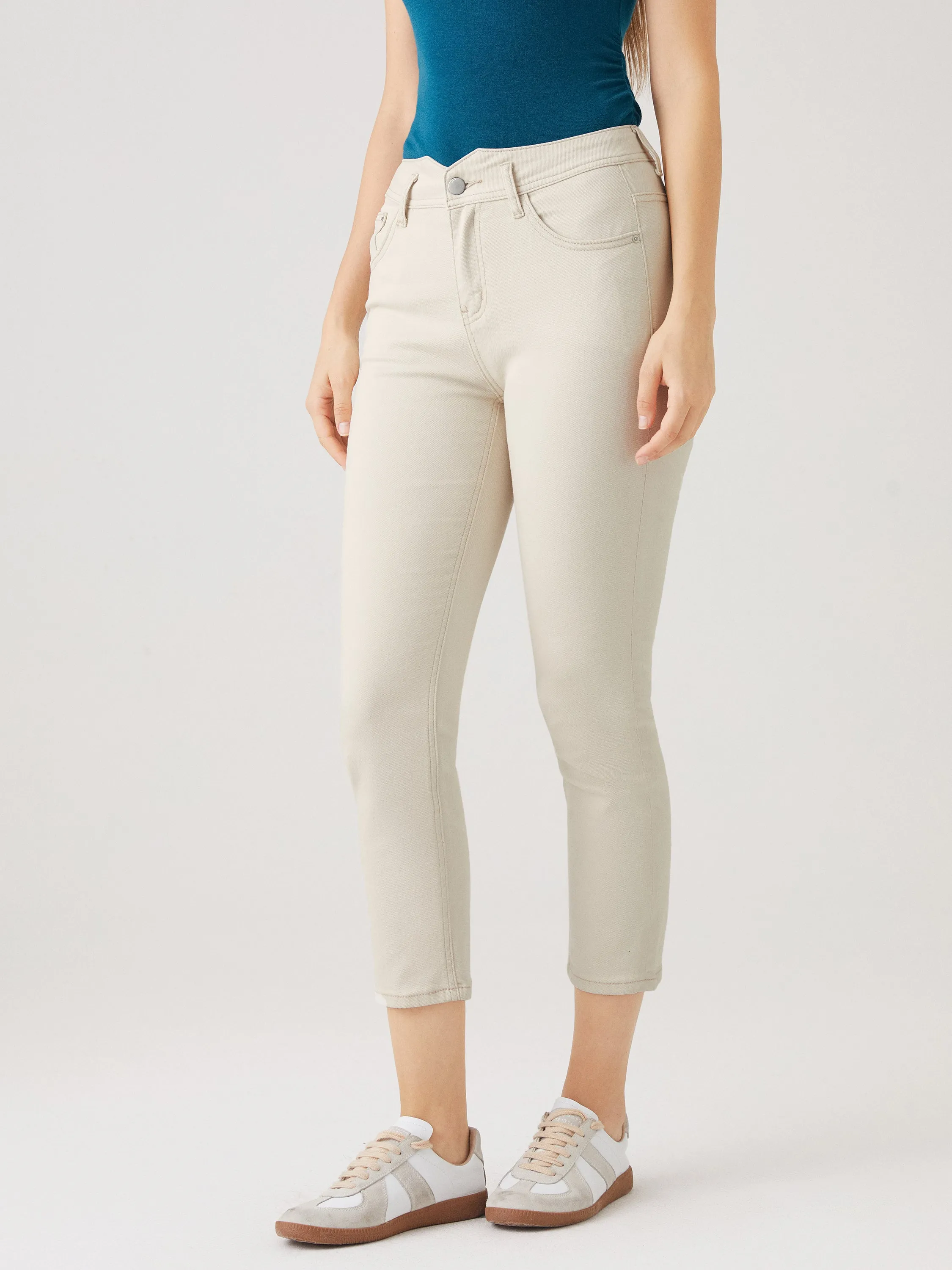 High-waisted Taper Jeans